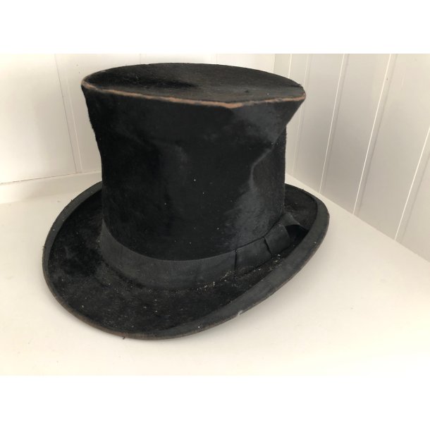 Loppefund - fin gammel sort hj hat