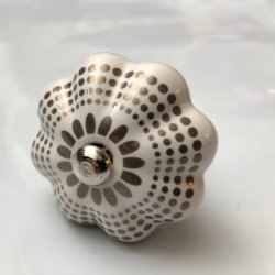 Lækkert porcelænsgreb med flot sølvmønster