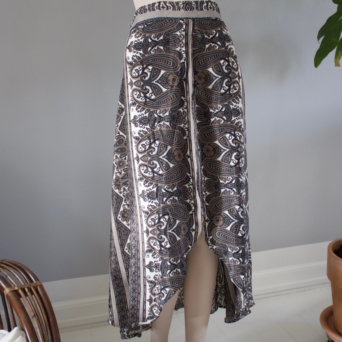 dom Interconnect Tilbageholdenhed Tulip nederdel med elastik i ryggen - i smuk sari silke - M/L - Cofur -  Vintage-kompagniet